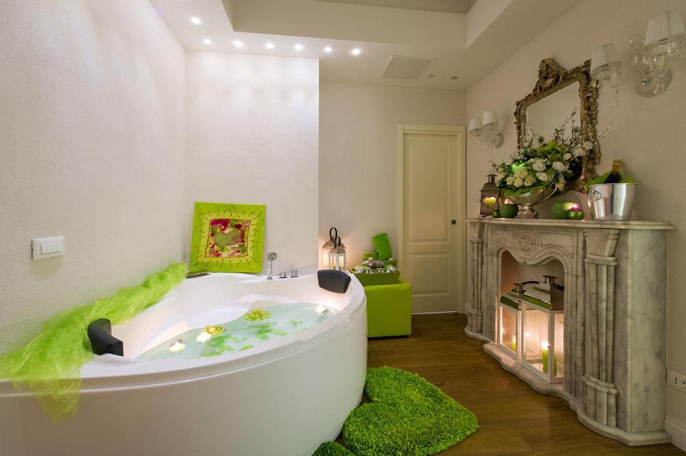 Domus Spagna Capo Le Case Bed and breakfast