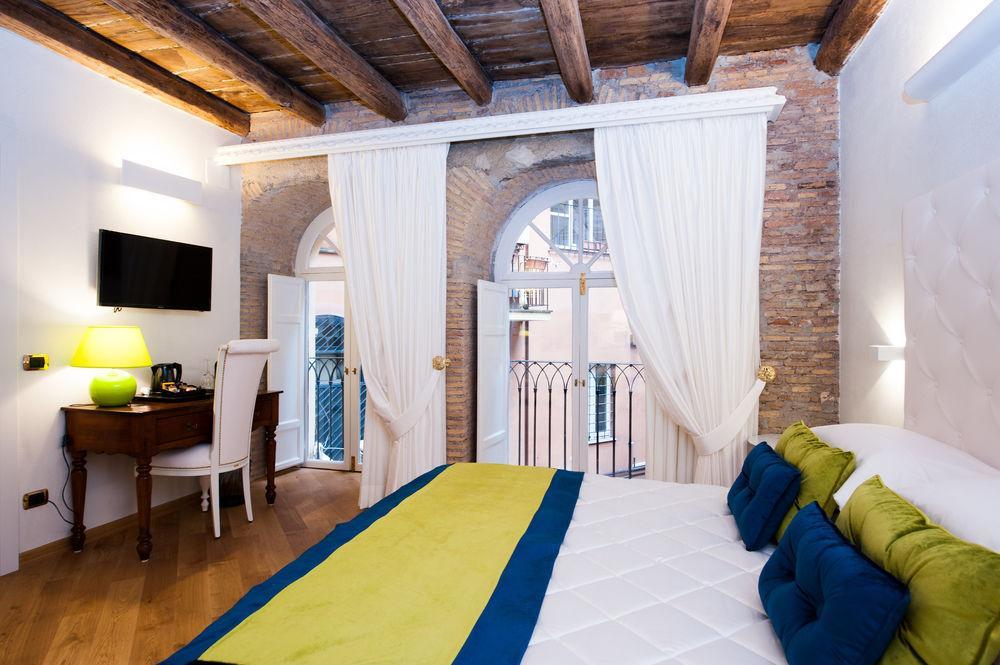 Domus Spagna Capo Le Case Bed and breakfast