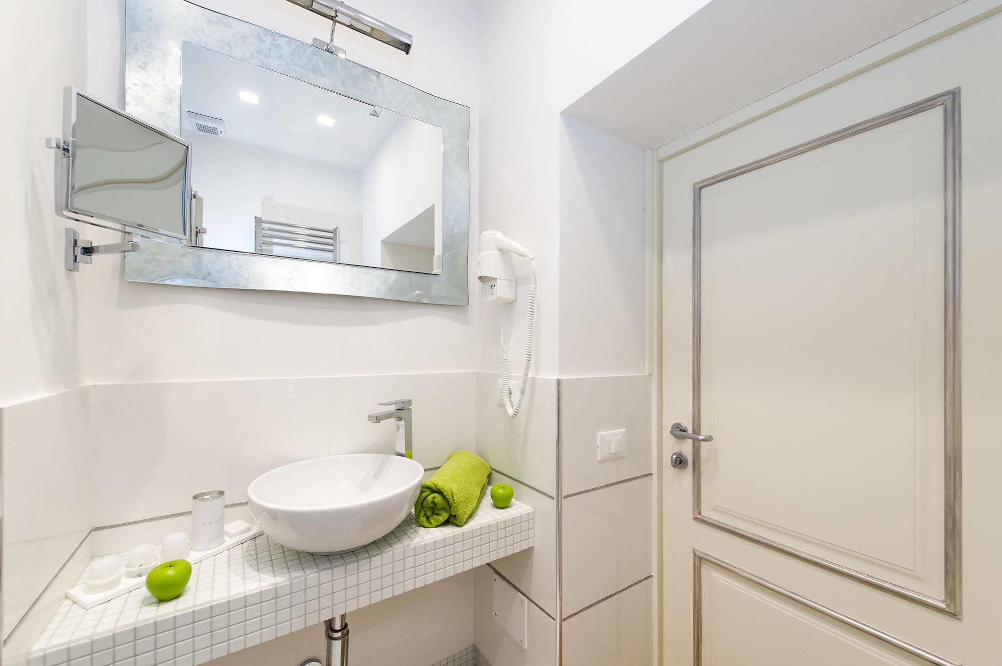 Bed and breakfast Domus Spagna Capo Le Case 3*